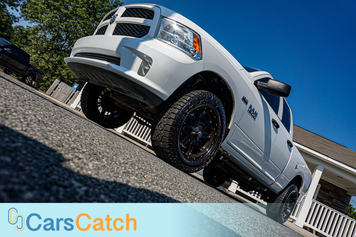 CARSCATCH - Used vehicle - Truck RAM 1500 2017