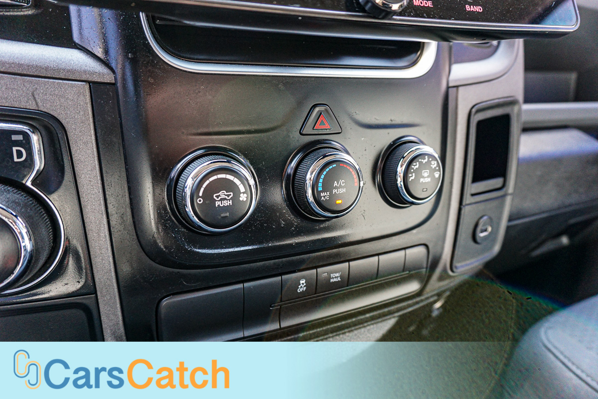 CARSCATCH - Used vehicle - Truck RAM 1500 2017