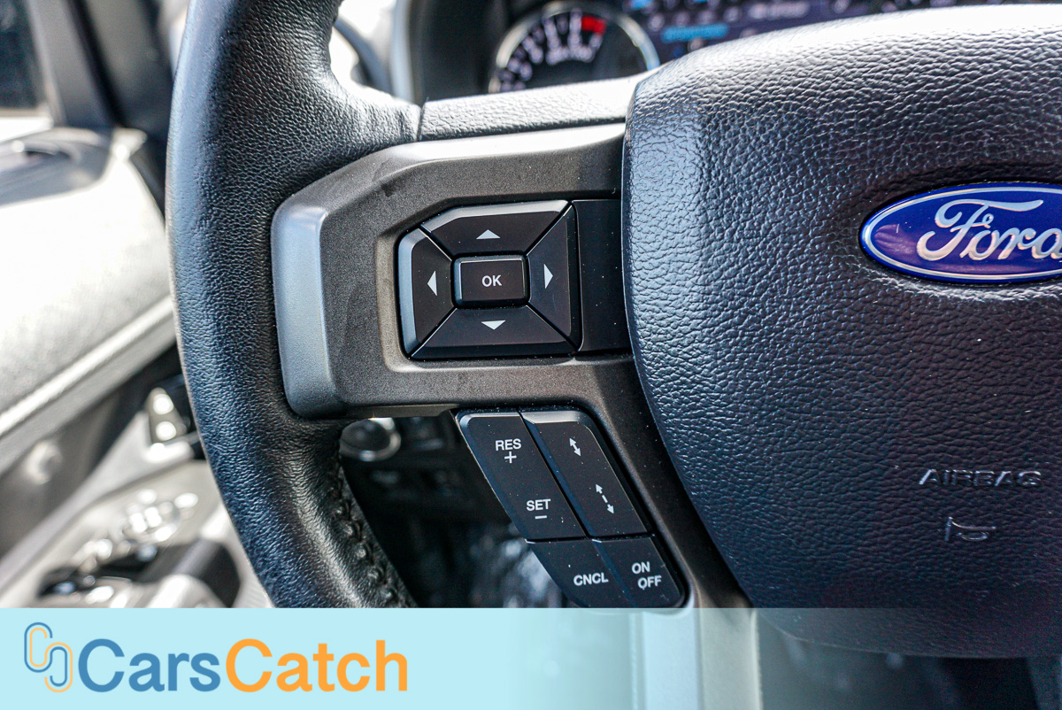 CARSCATCH - Used vehicle - SUV FORD EXPEDITION 2019