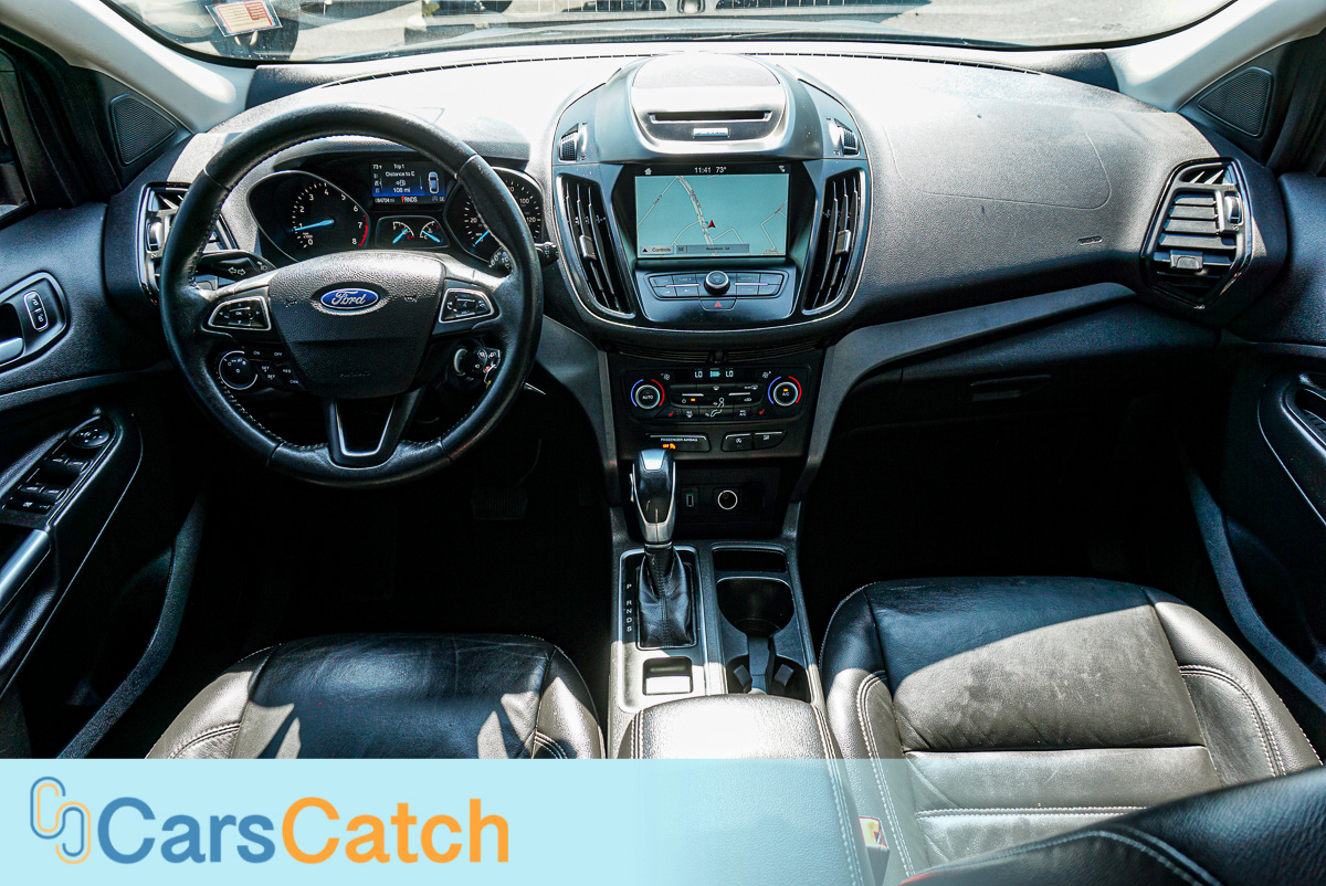 CARSCATCH - Used vehicle - SUV FORD ESCAPE 2018