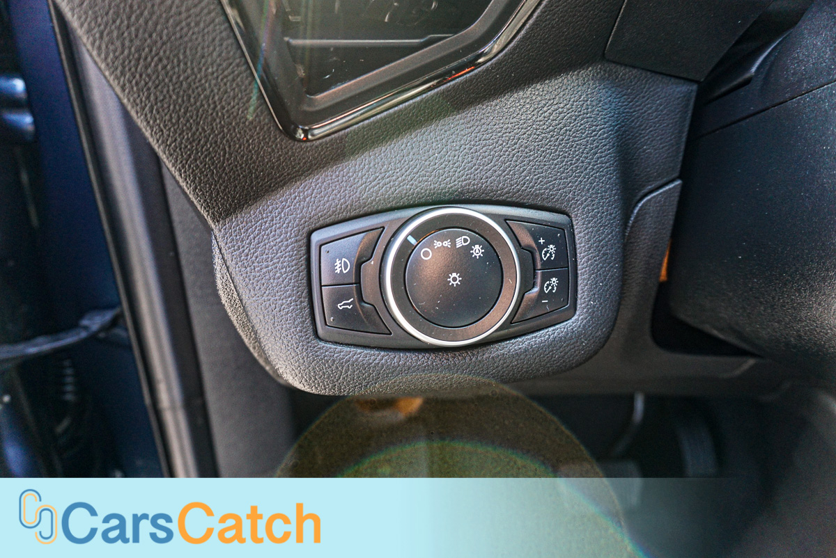 CARSCATCH - Used vehicle - SUV FORD ESCAPE 2018