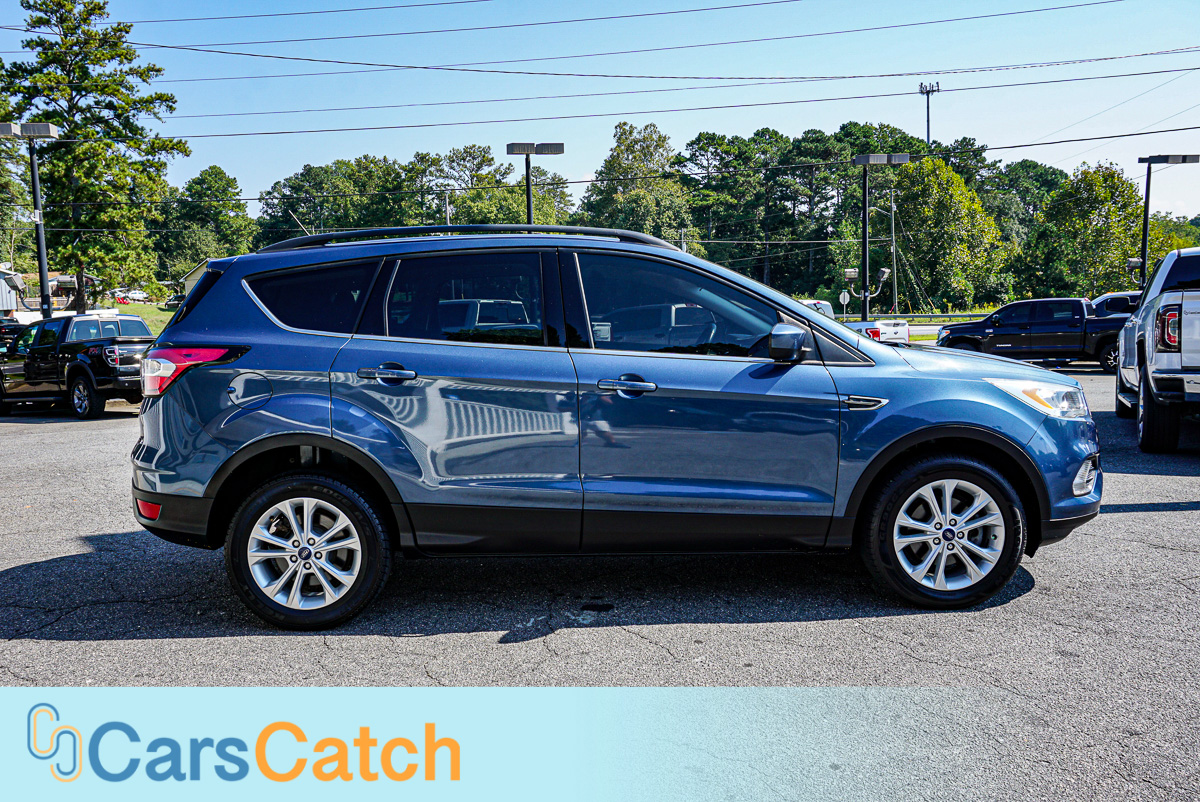 CARSCATCH - Used vehicle - SUV FORD ESCAPE 2018