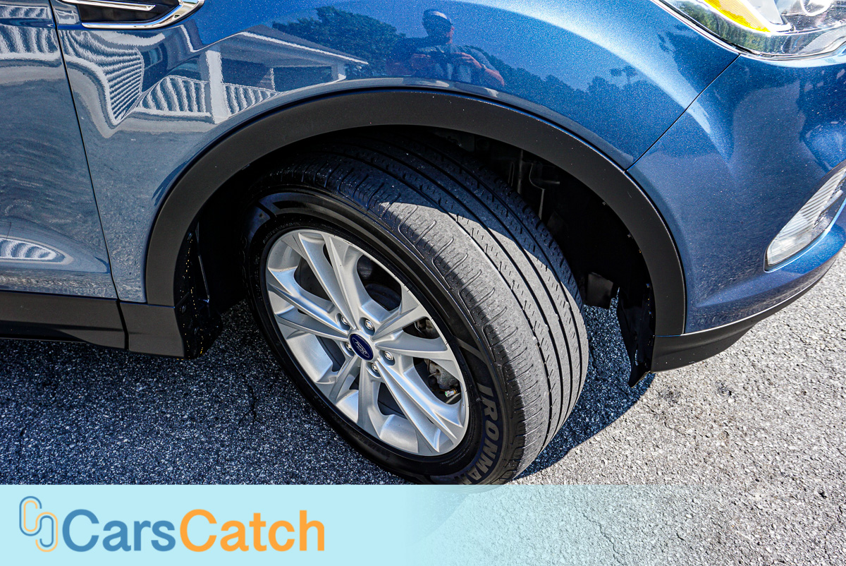 CARSCATCH - Used vehicle - SUV FORD ESCAPE 2018