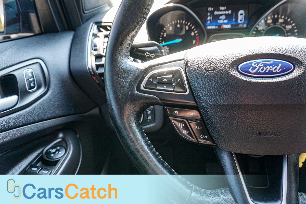 CARSCATCH - Used vehicle - SUV FORD ESCAPE 2018