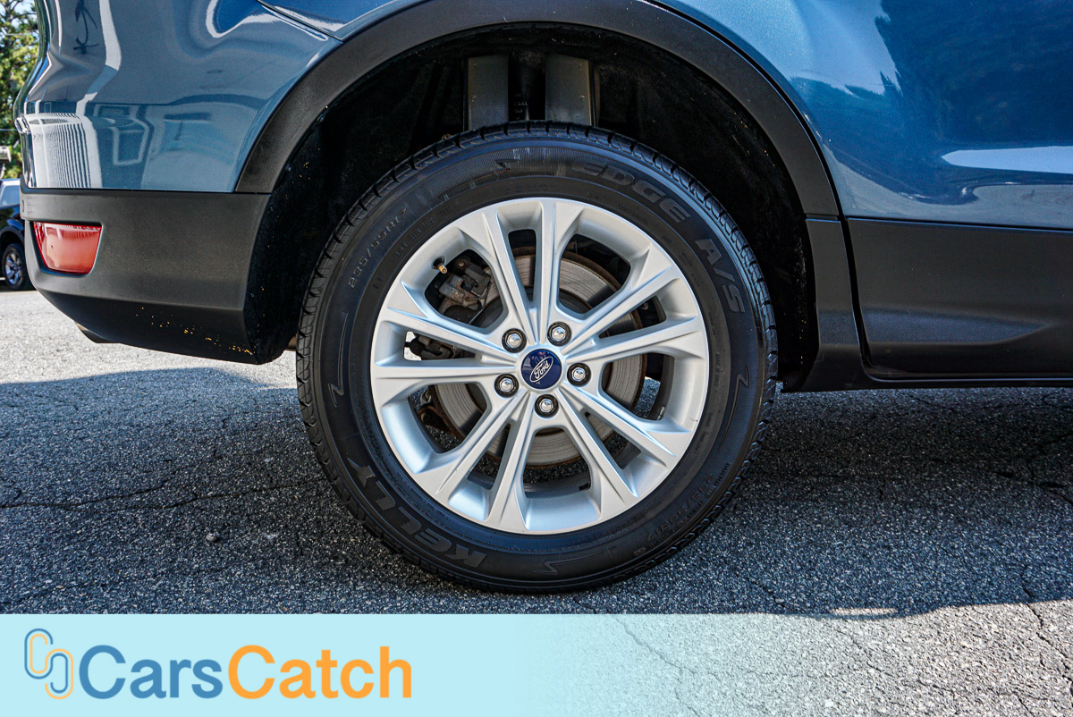 CARSCATCH - Used vehicle - SUV FORD ESCAPE 2018