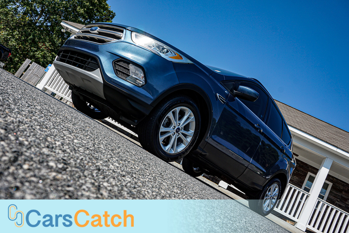 CARSCATCH - Used vehicle - SUV FORD ESCAPE 2018