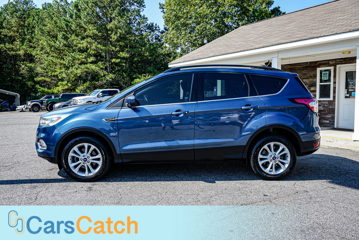 CARSCATCH - Used vehicle - SUV FORD ESCAPE 2018