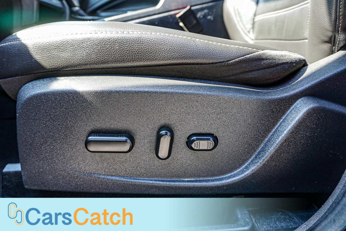 CARSCATCH - Used vehicle - SUV FORD ESCAPE 2018