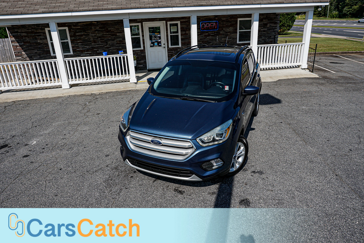 CARSCATCH - Used vehicle - SUV FORD ESCAPE 2018