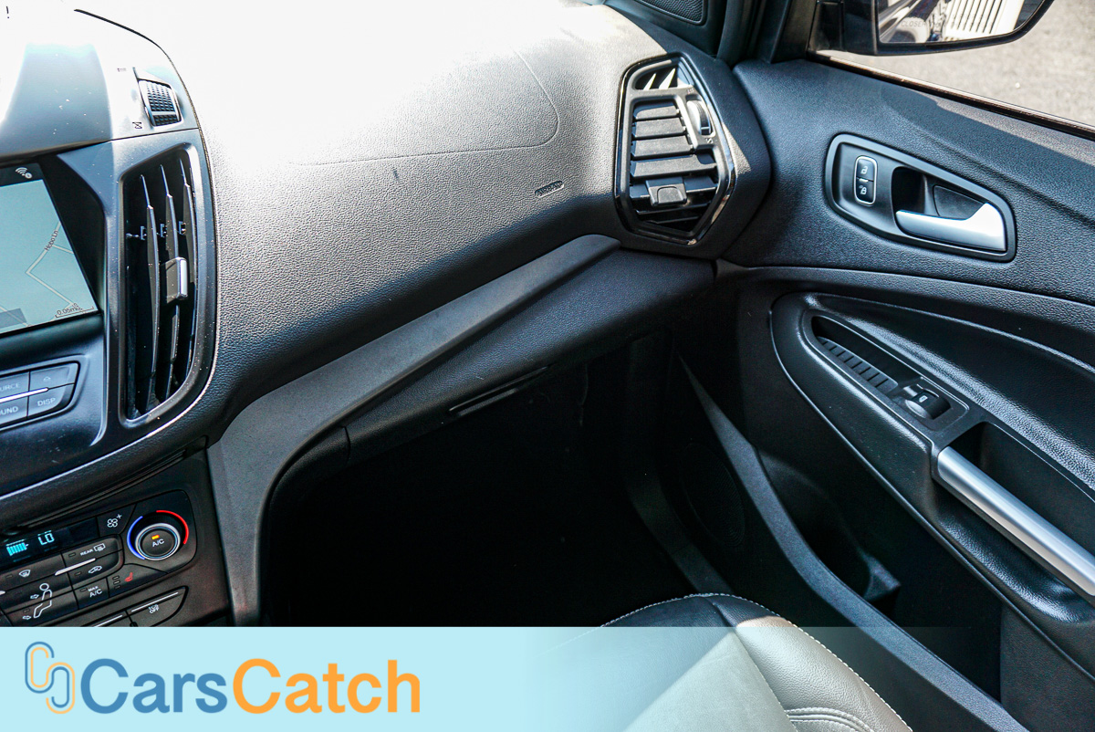 CARSCATCH - Used vehicle - SUV FORD ESCAPE 2018