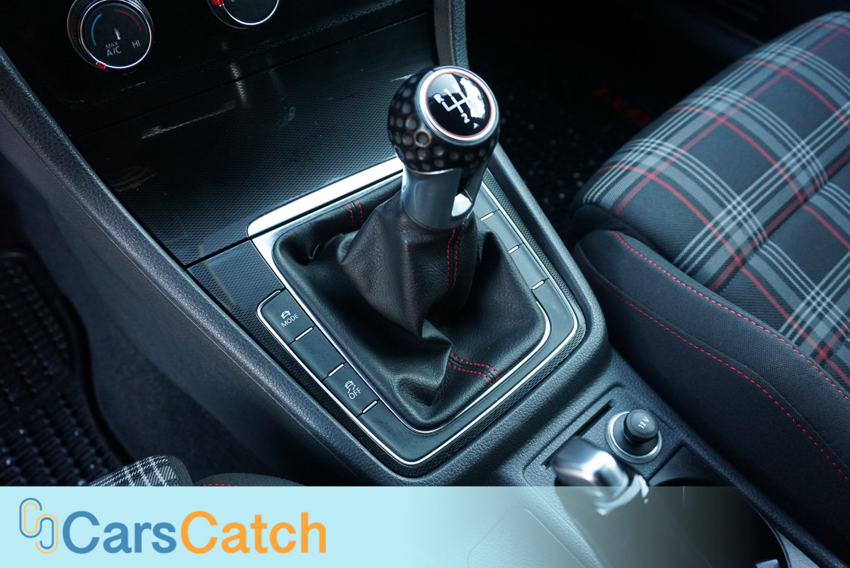 CARSCATCH - Used vehicle - Sedan VOLKSWAGEN GOLF GTI 2016