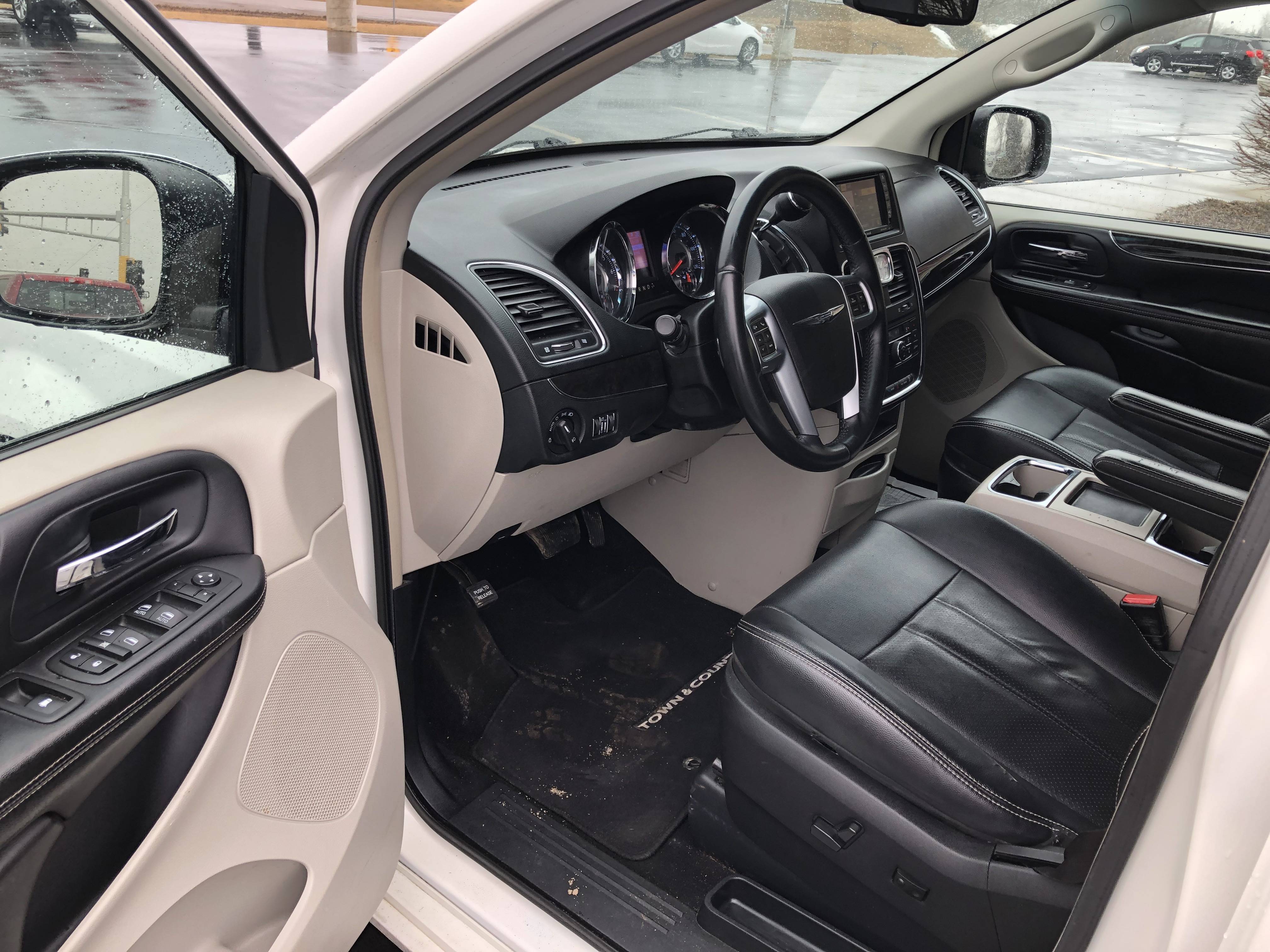 JP Motors Inc DBA Mathison Motors - Used vehicle - Passenger Van Chrysler Town AND Country 2012