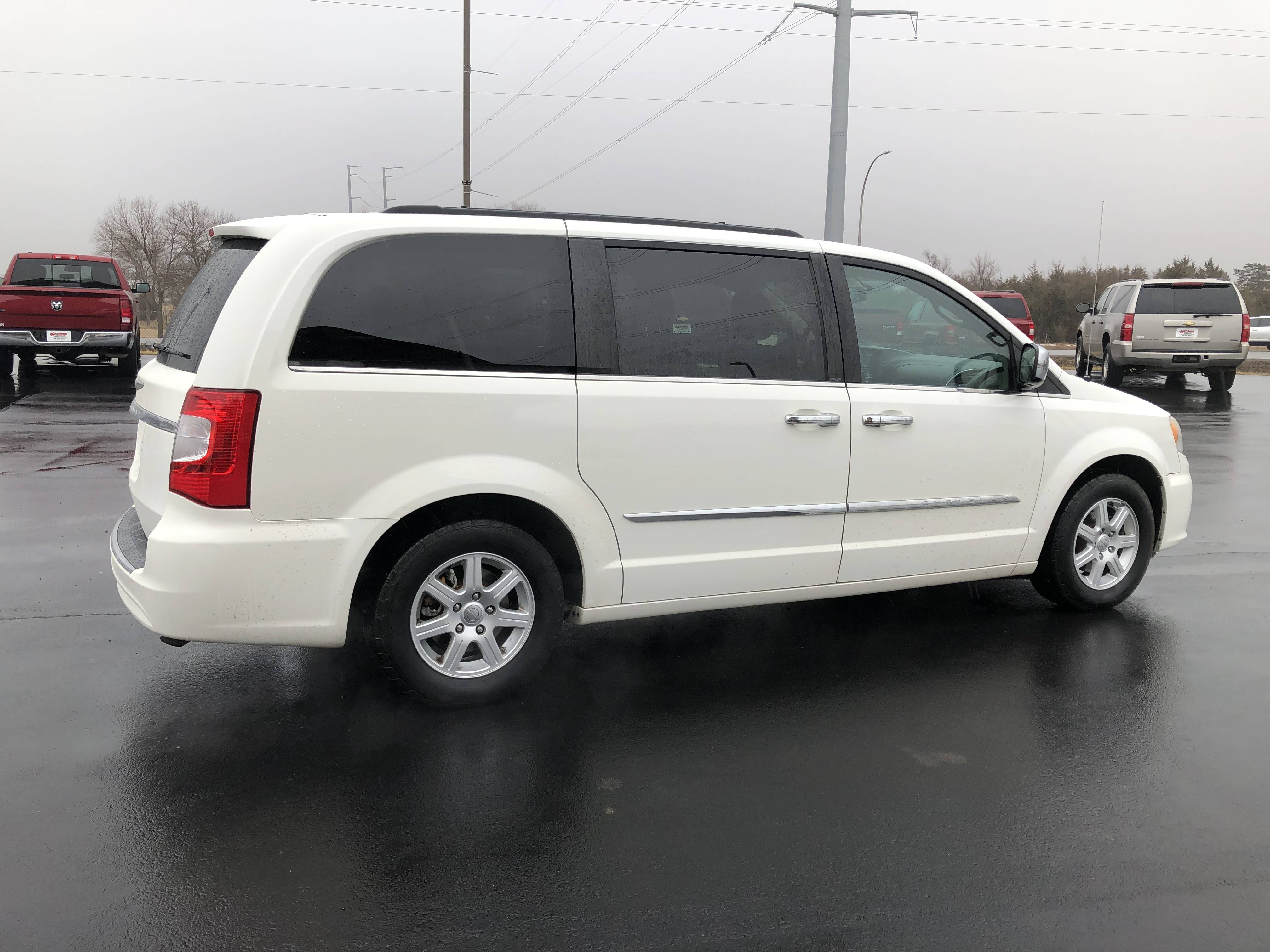 JP Motors Inc DBA Mathison Motors - Used vehicle - Passenger Van Chrysler Town AND Country 2012