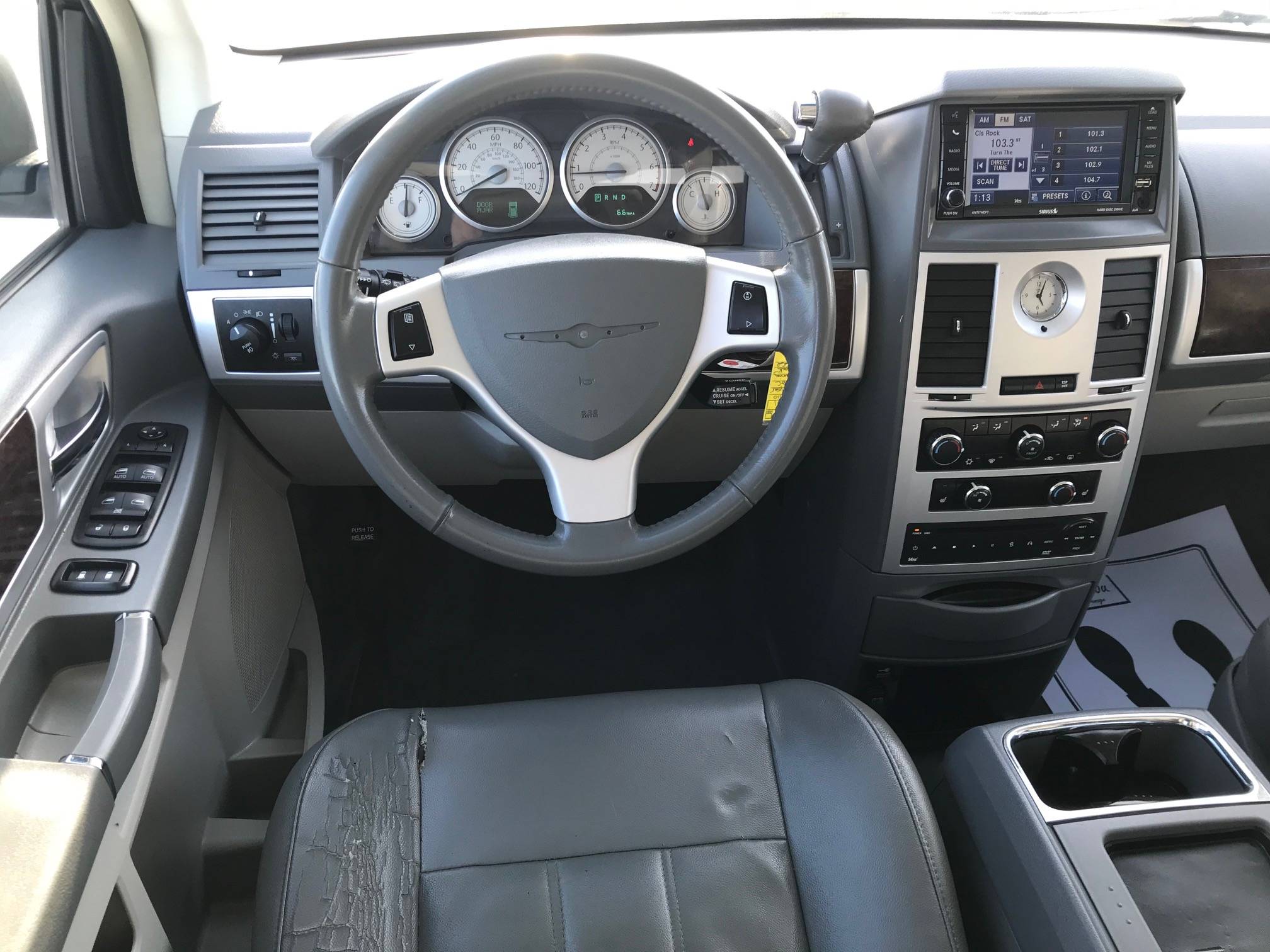 JP Motors Inc DBA Mathison Motors - Used vehicle - Passenger Van CHRYSLER TOWN AND COUNTRY 2010