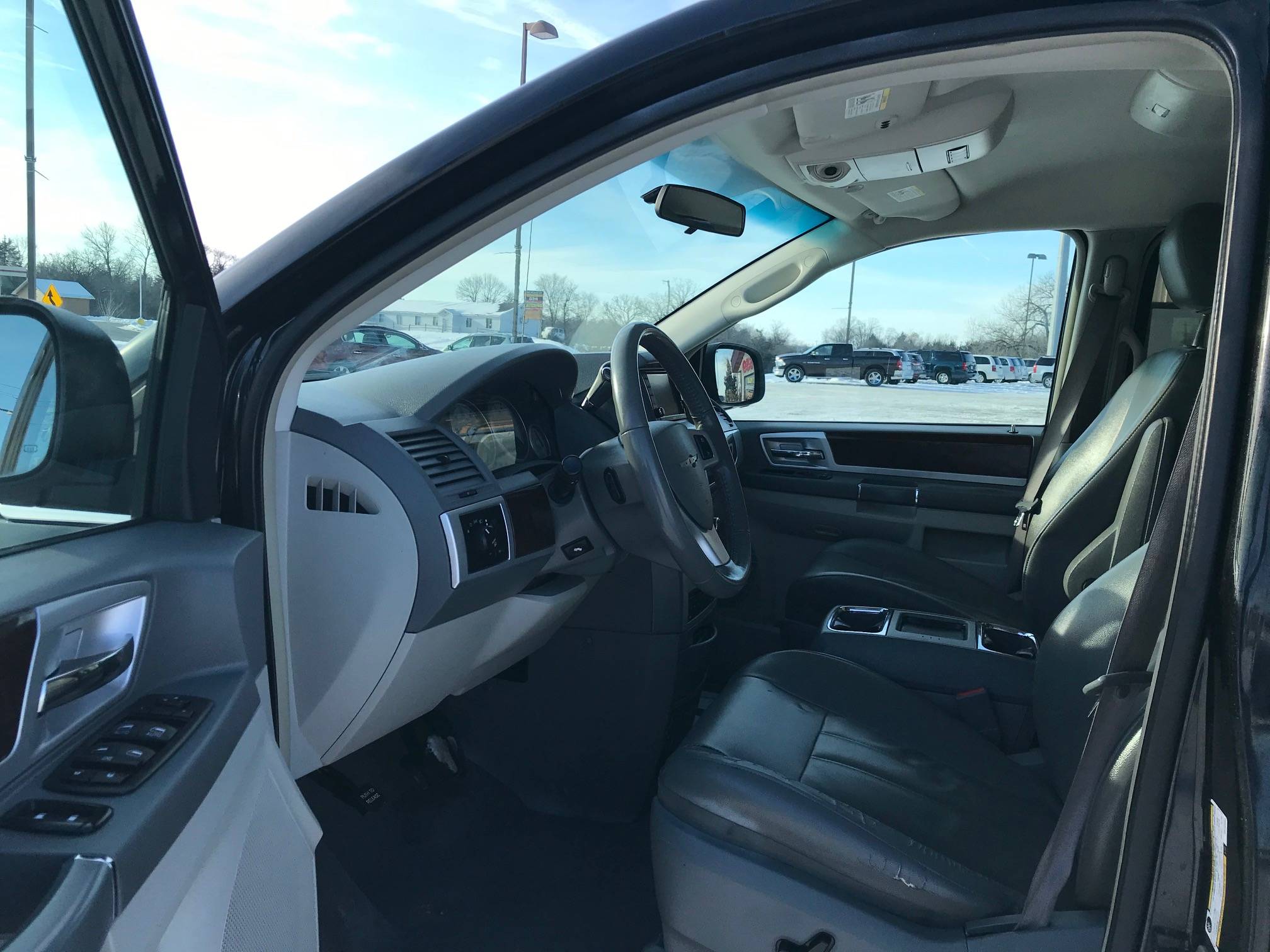 JP Motors Inc DBA Mathison Motors - Used vehicle - Passenger Van CHRYSLER TOWN AND COUNTRY 2010