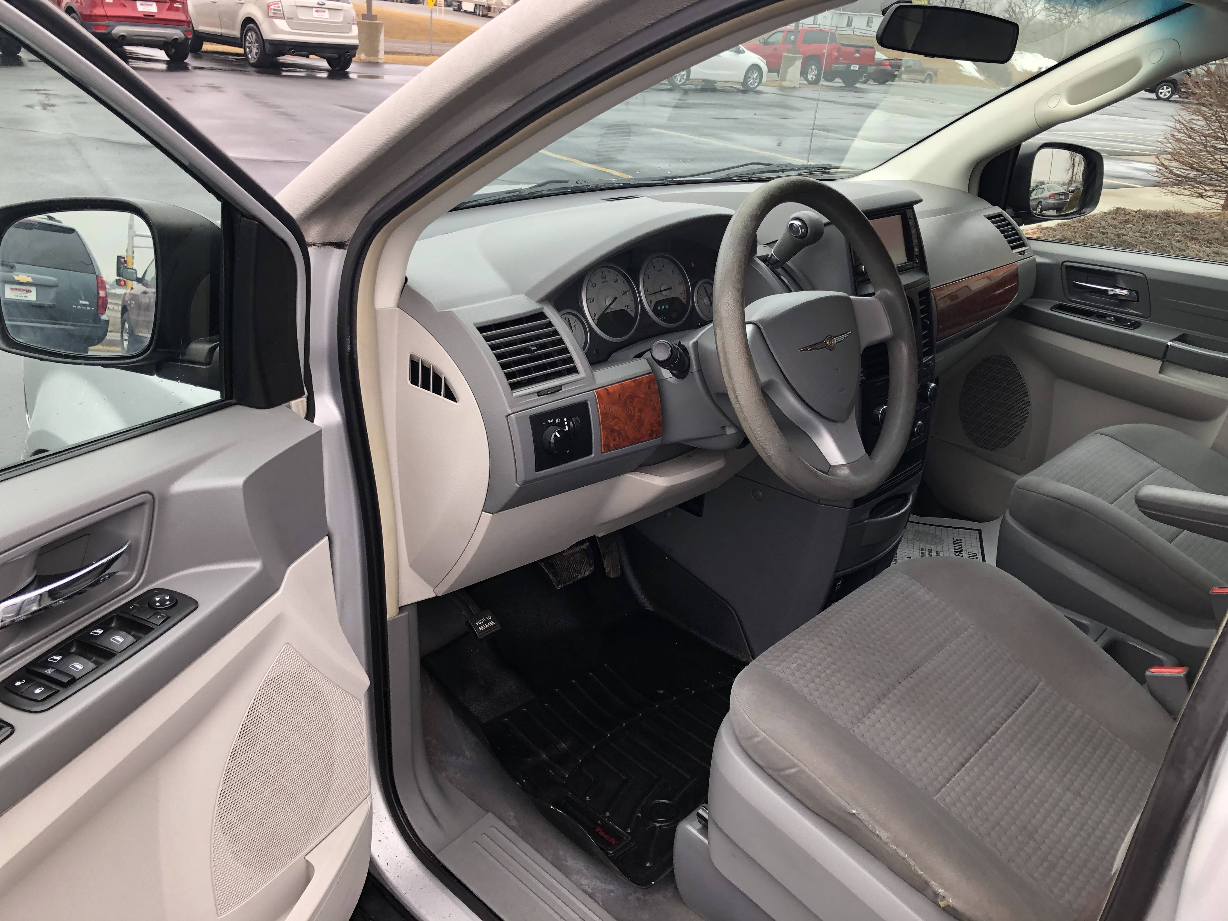 JP Motors Inc DBA Mathison Motors - Used vehicle - Passenger Van CHRYSLER TOWN AND COUNTRY 2008