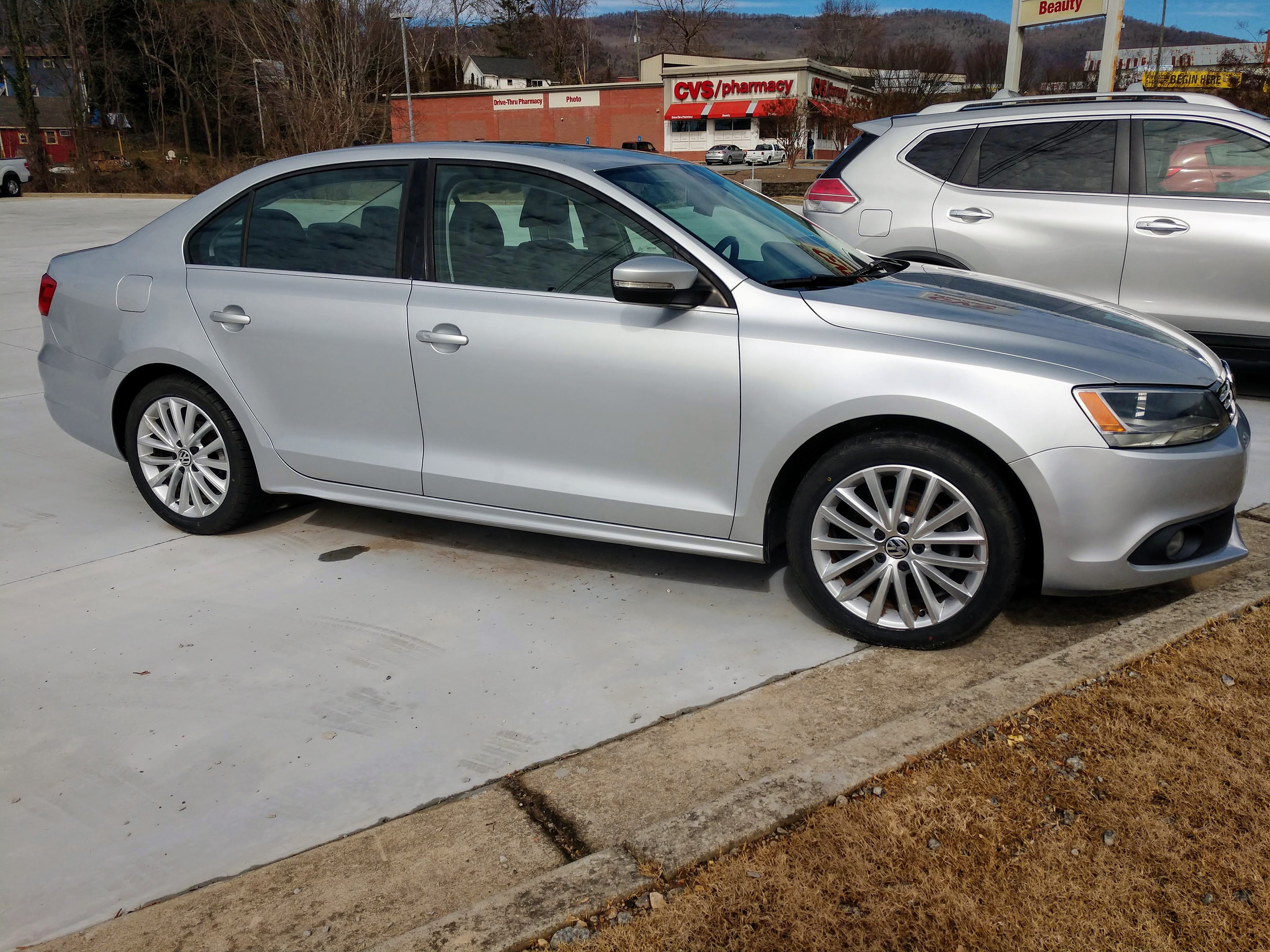 DUVALL OF FRANKLIN INC - Used vehicle - Sedan VOLKSWAGEN JETTA 2014