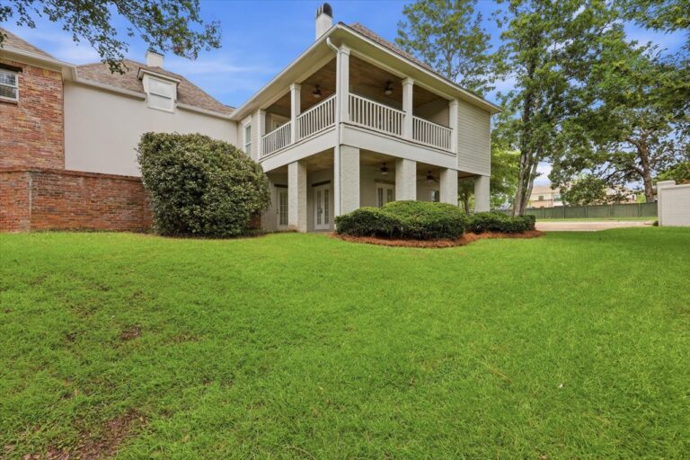 012-779 Avery Blvd N