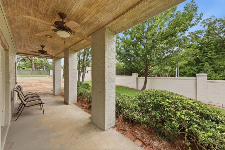 015-779 Avery Blvd N