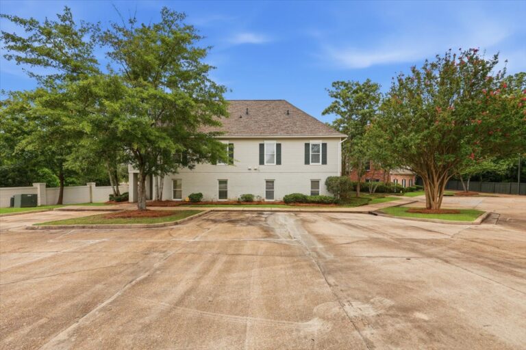 018-779 Avery Blvd N