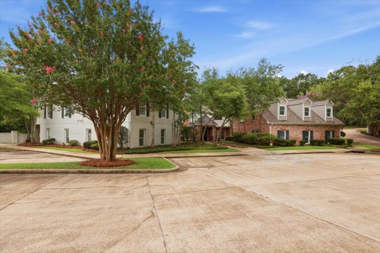 019-779 Avery Blvd N
