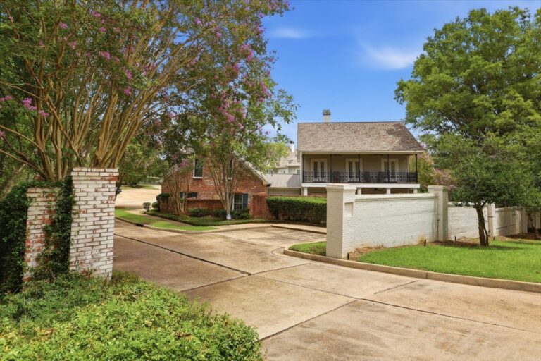 024-779 Avery Blvd N