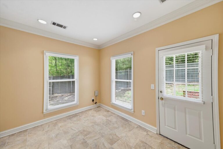 026-779 Avery Blvd N
