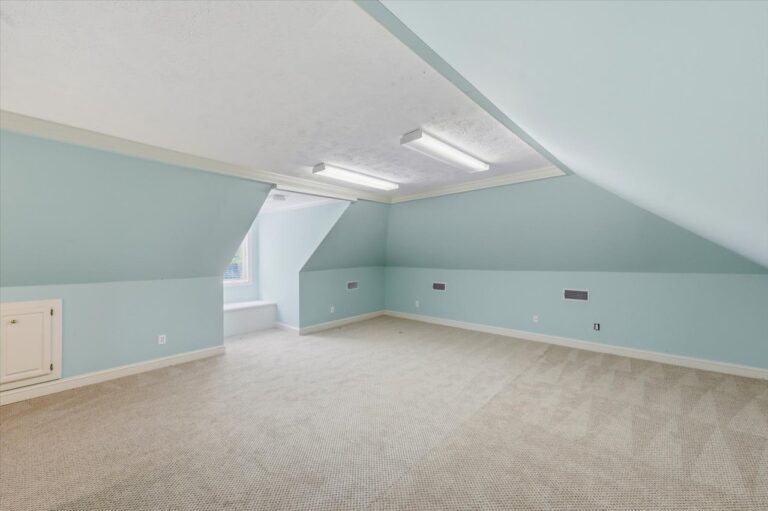034-779 Avery Blvd N