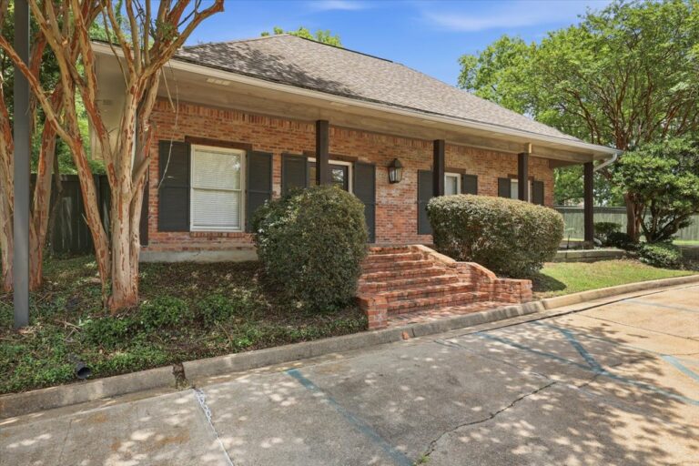 041-779 Avery Blvd N
