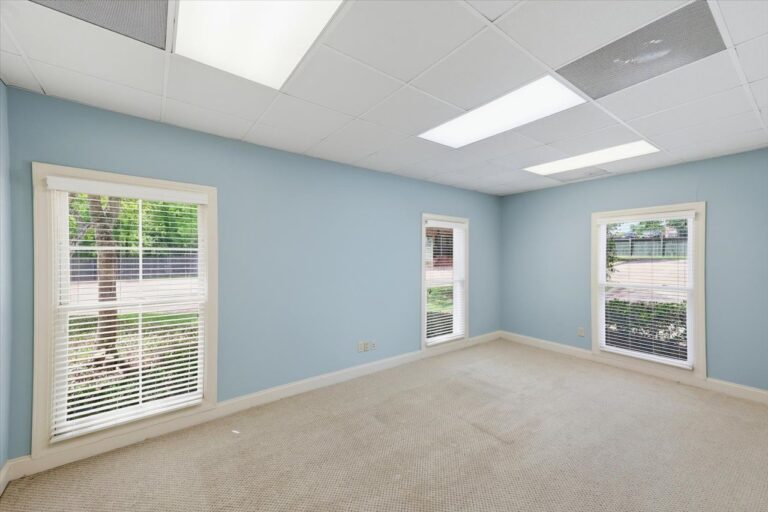 053-779 Avery Blvd N