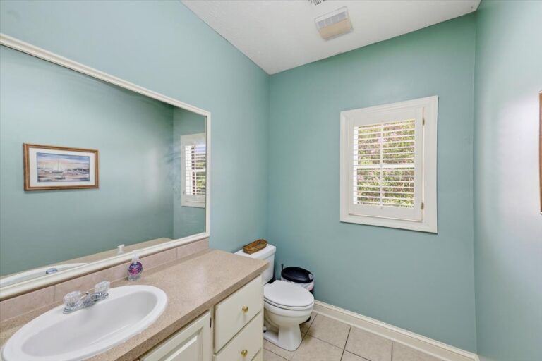 063-779 Avery Blvd N