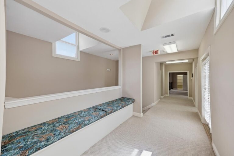 066-779 Avery Blvd N