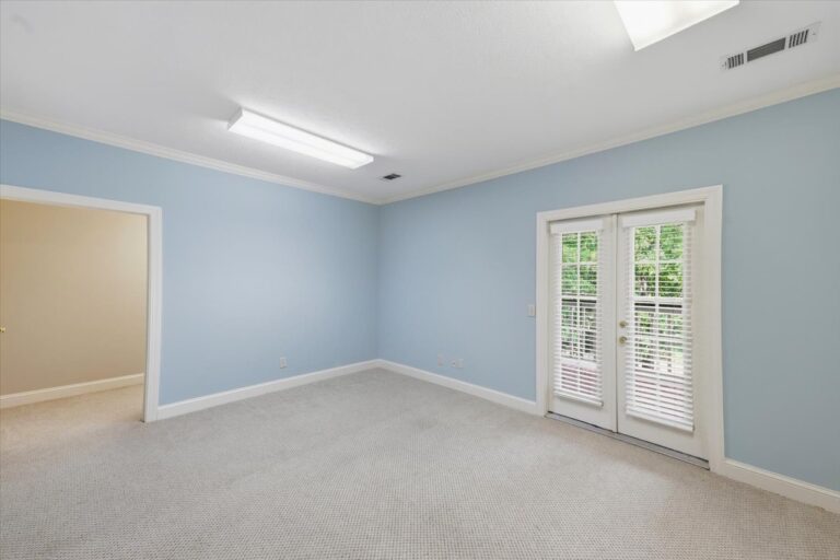 071-779 Avery Blvd N