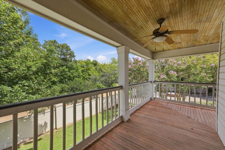 075-779 Avery Blvd N