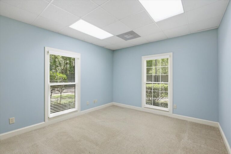 099-779 Avery Blvd N
