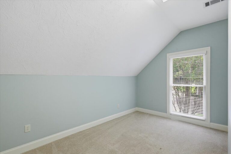 108-779 Avery Blvd N