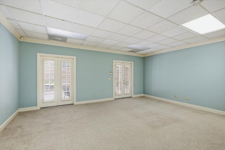 114-779 Avery Blvd N