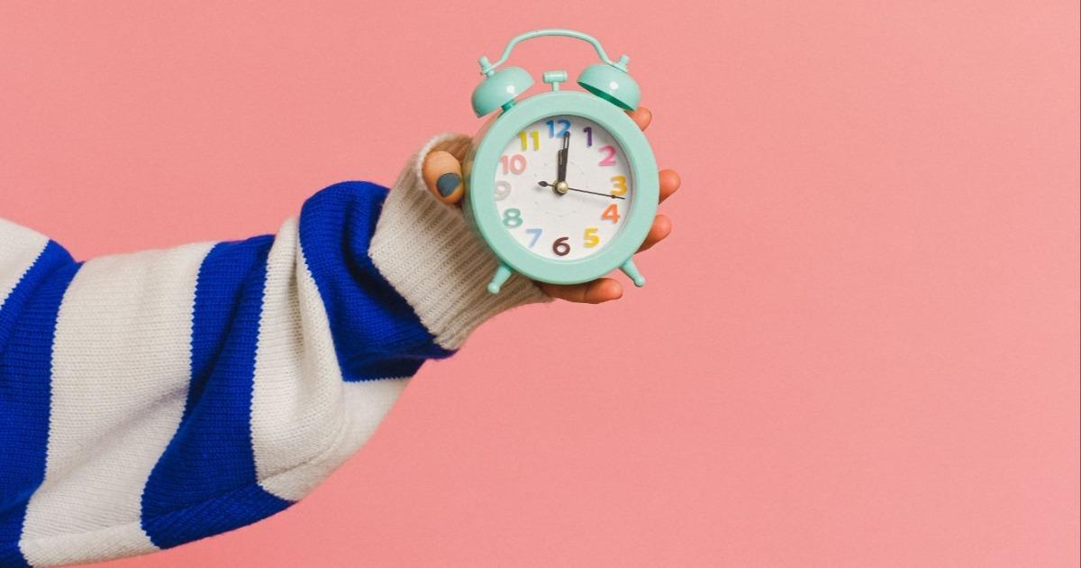 After-hours messages: what to reply without losing sales