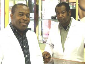 JOURNAL DE FLORIDE    -I- Hans Pierre, Lunetterie Palace Optical des produits et services de qualité au prix les plus abordables