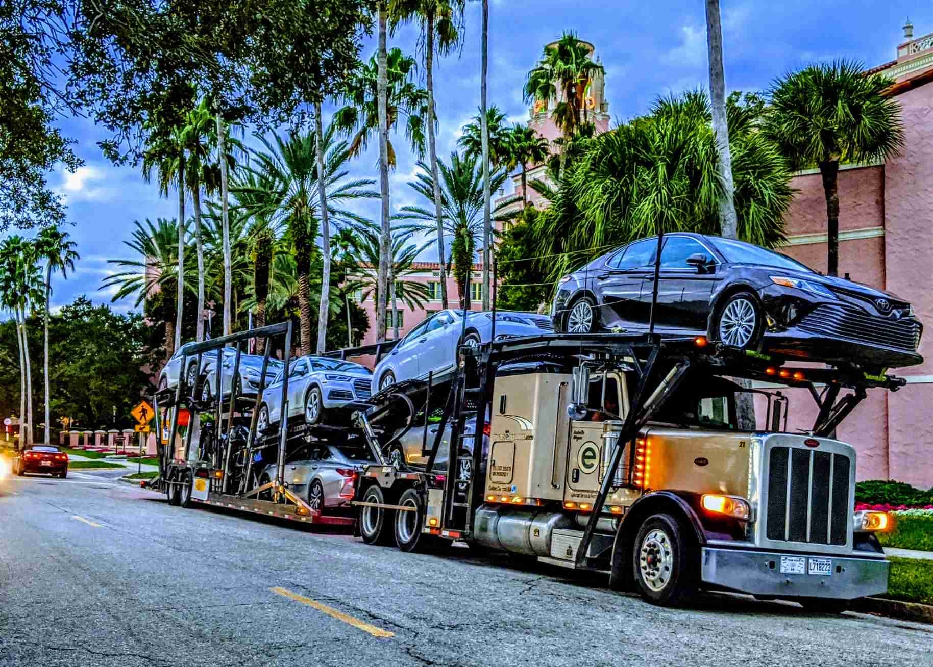 Transport Élégance, transport de véhicules Floride-Québec un service personnalisé et ponctuel de porte à porte