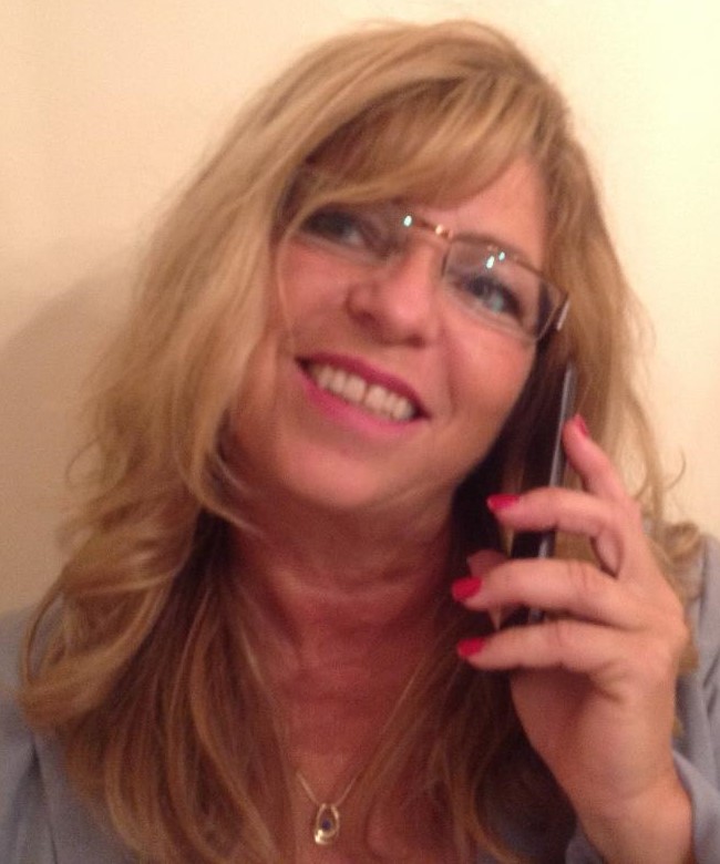 Nellie Carrier Snell aide ses compatriotes québécois à trouver la résidence de leurs rêves