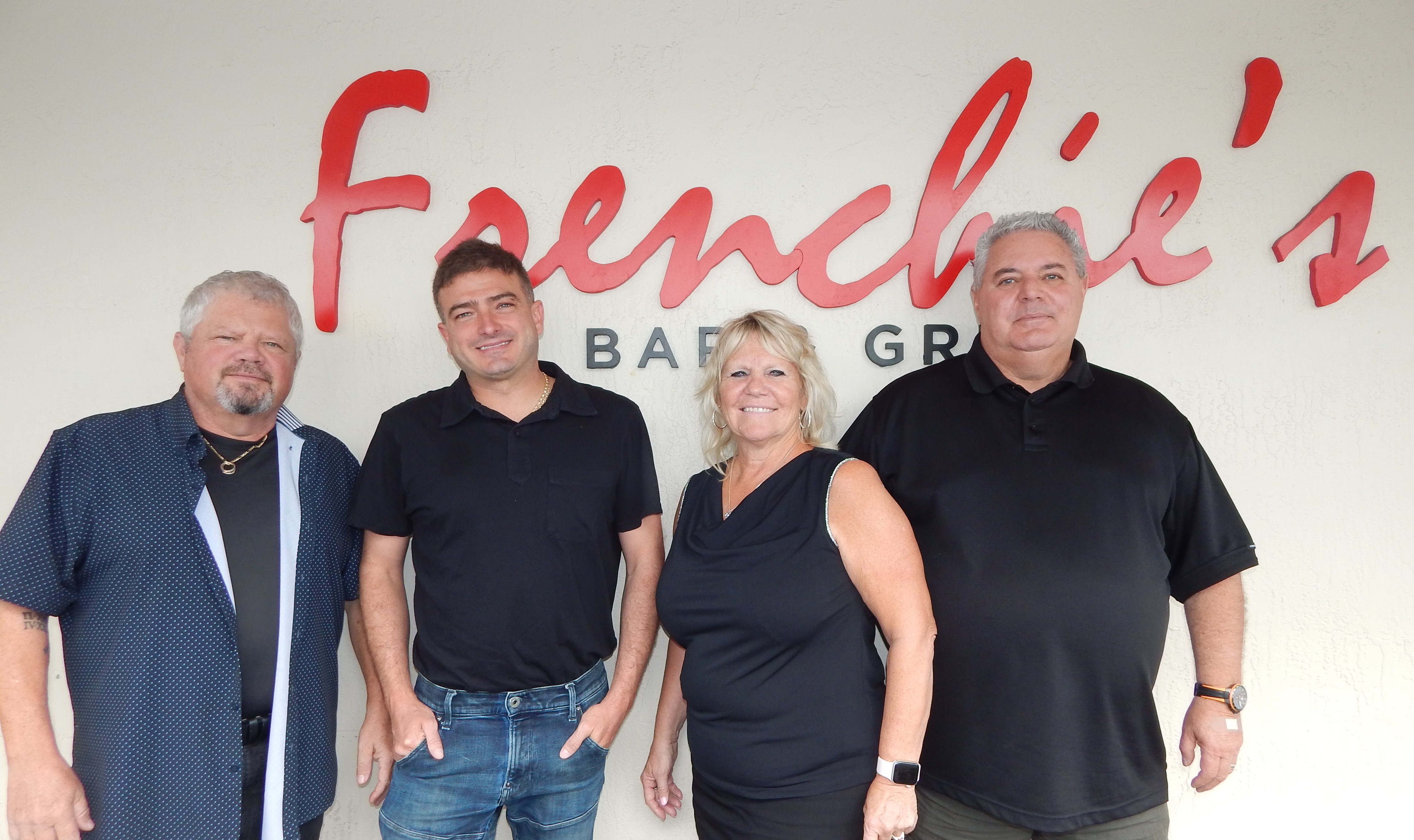 Frenchie’s Bar & Grill poursuit sa mission celle de satisfaire comme toujours sa clientèle sous la direction de Michael St-Jacques et son équipe