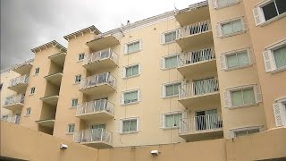 Plusieurs propriétaires de condos de Floride doivent vendre leur logement frappés par des frais d'évaluation spéciaux s'élevant à 100 000 $ devant se soumettre avant le 31 décembre 2024