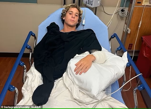 La Floride n’est plus la place pour faire du surf parlez-en à ce garçon.