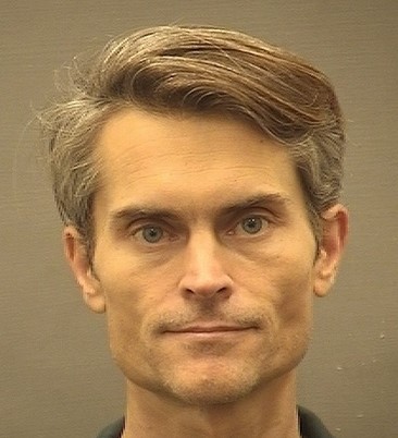 Plus de 1 700 agressions de ce type en 2024. Un homme frappe en plein visage sans aucune raison un passager endormi lors sur un vol United Airlines.