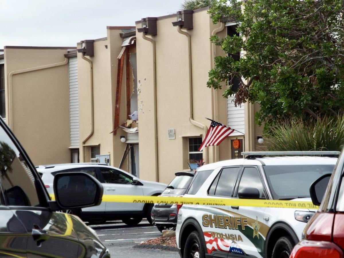 Le shérif déclare que le snowbird qui a tiré plus de 200 coups de feu sur des appartements en Floride a été tué.
