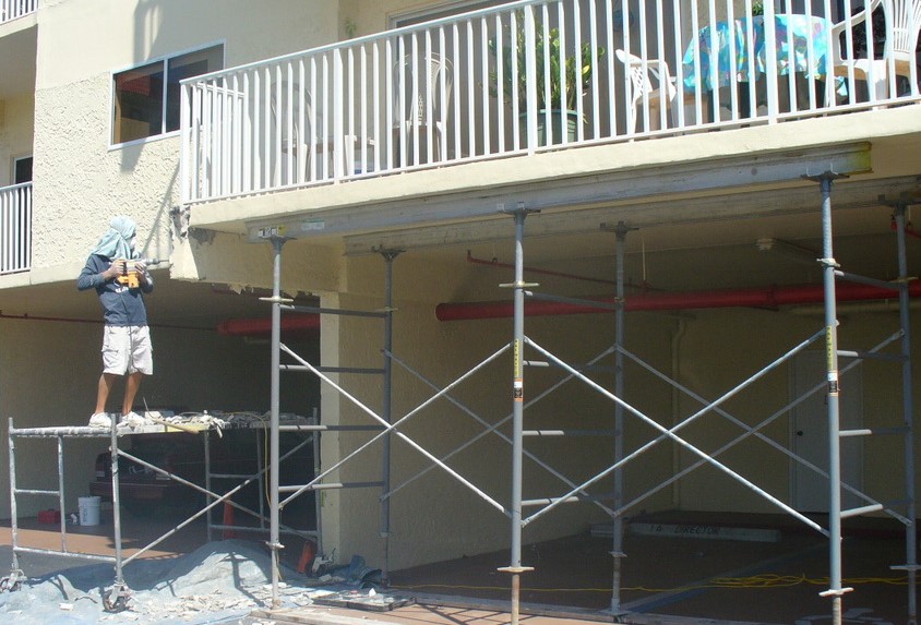 Les Québécois seront heureux de savoir que les propriétaires de condos de Floride bénéficieront d'une aide financière en vertu d'une nouvelle loi sur les frais de réparation