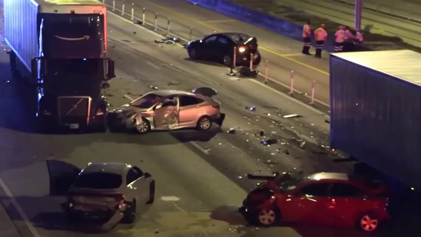 Un accident en chaîne provoqué par un poids lourd sur l'autoroute I-95 dans Broward impliquant 18 Véhicules et plusieurs blessés