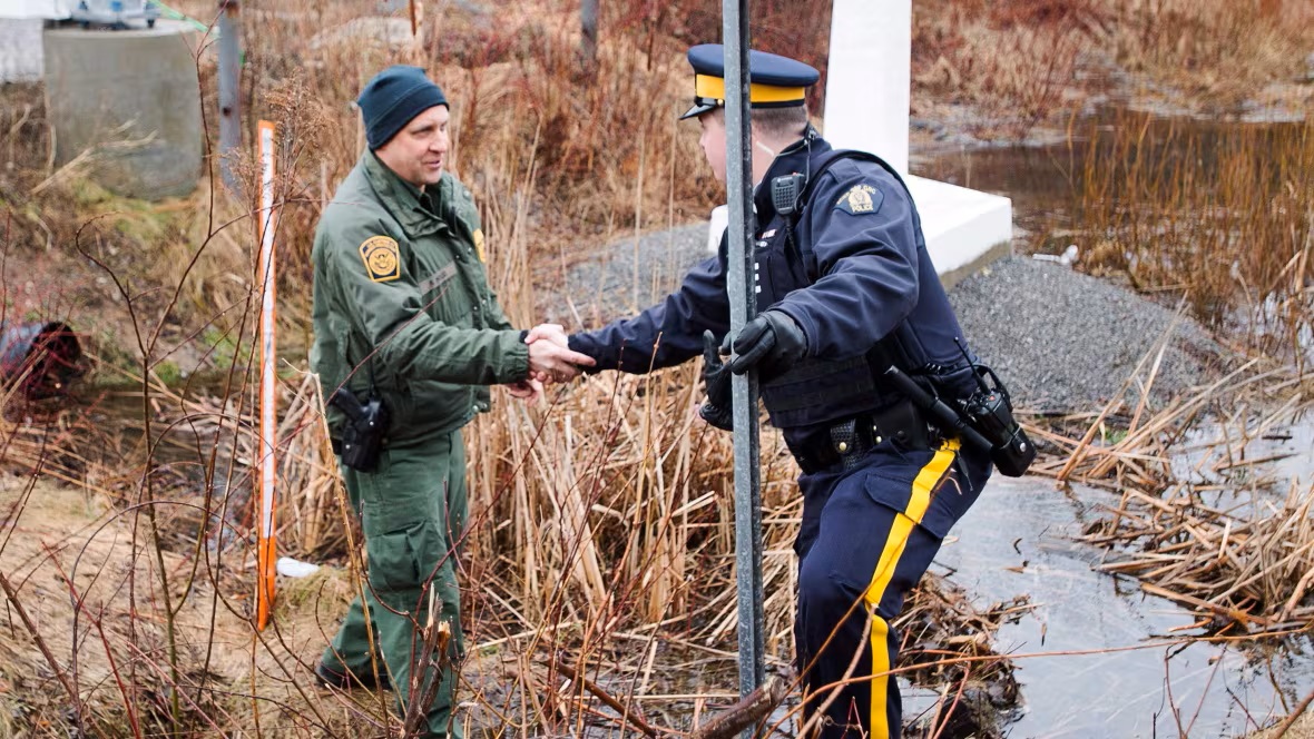 Ne soyez pas surpris! Un nouveau projet de loi américain demande une plus grande intégration aérienne et terrestre en sol canadien aux agents frontaliers américains