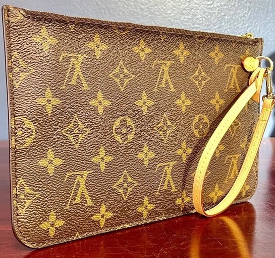 Deux agentes de bord de la compagnie Spirit Airlines sont accusées de vol après avoir dérobé le sac à main Louis Vuitton d'une passagère à l'aéroport de Fort Lauderdale